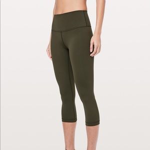 Wunder Under Crop (High-Rise)
Full-On Luxtreme 21"